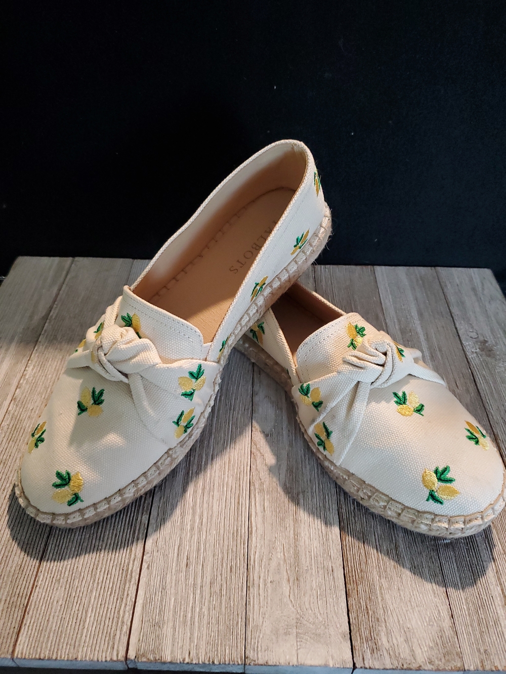 TALBOTS Women’s Cream Espadrille Flats with Yellow Lemon Embroidery Size 7M